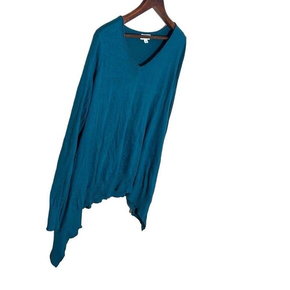 Joseph A. V Neck Curved Hem Top - Picture 2 of 9